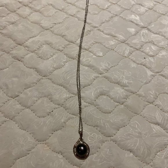 NWT Black Pearl-like pendant on silver tone chain - Picture 1 of 2